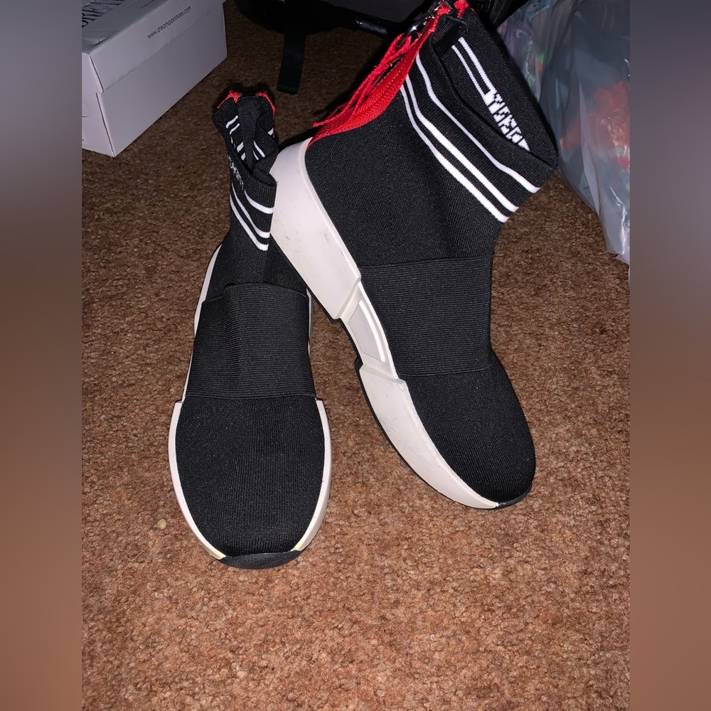 NWOT DKNY ZIP UP SNEAKERS